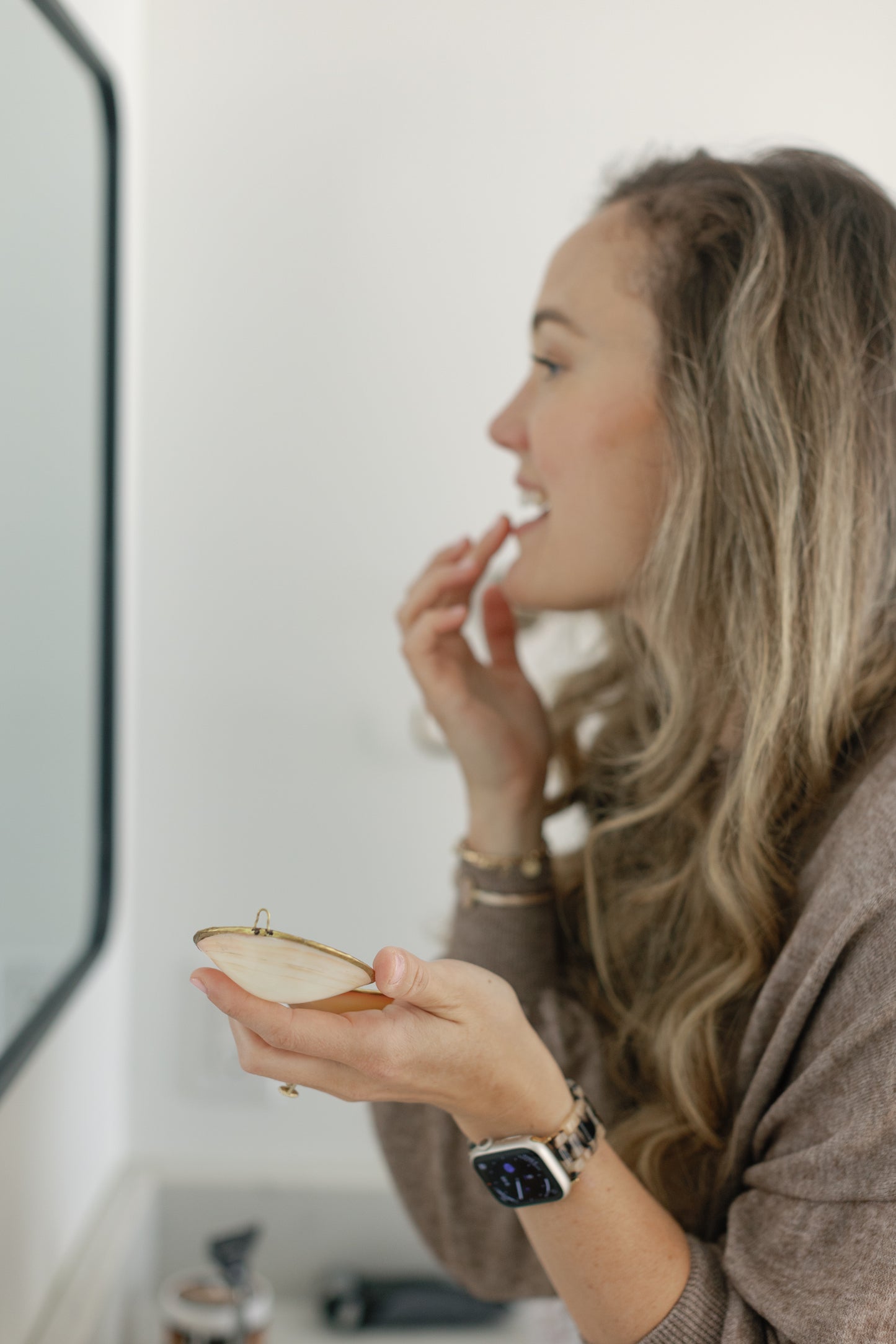 Picture of Caroline using the Lavender and Spearmint Lip Balm