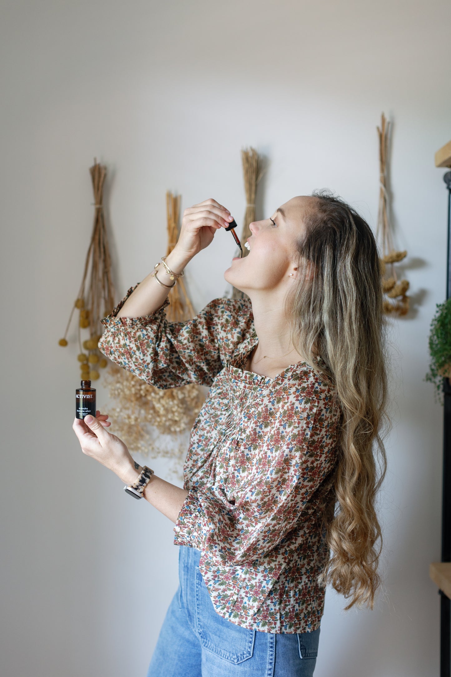 Picture of Caroline smiling showing the Manuka Immune Elixir