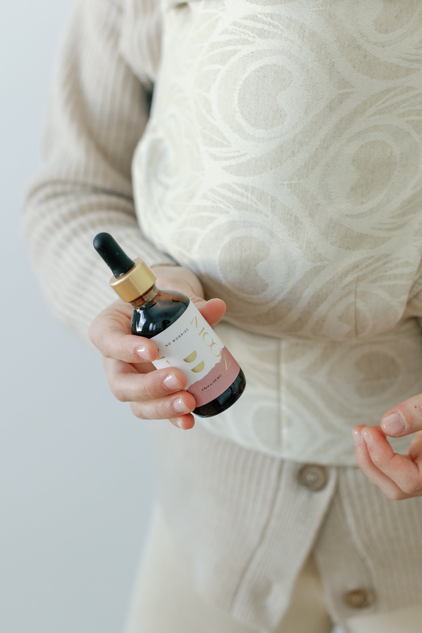 Picture of a hand holding the No Worries Tonic