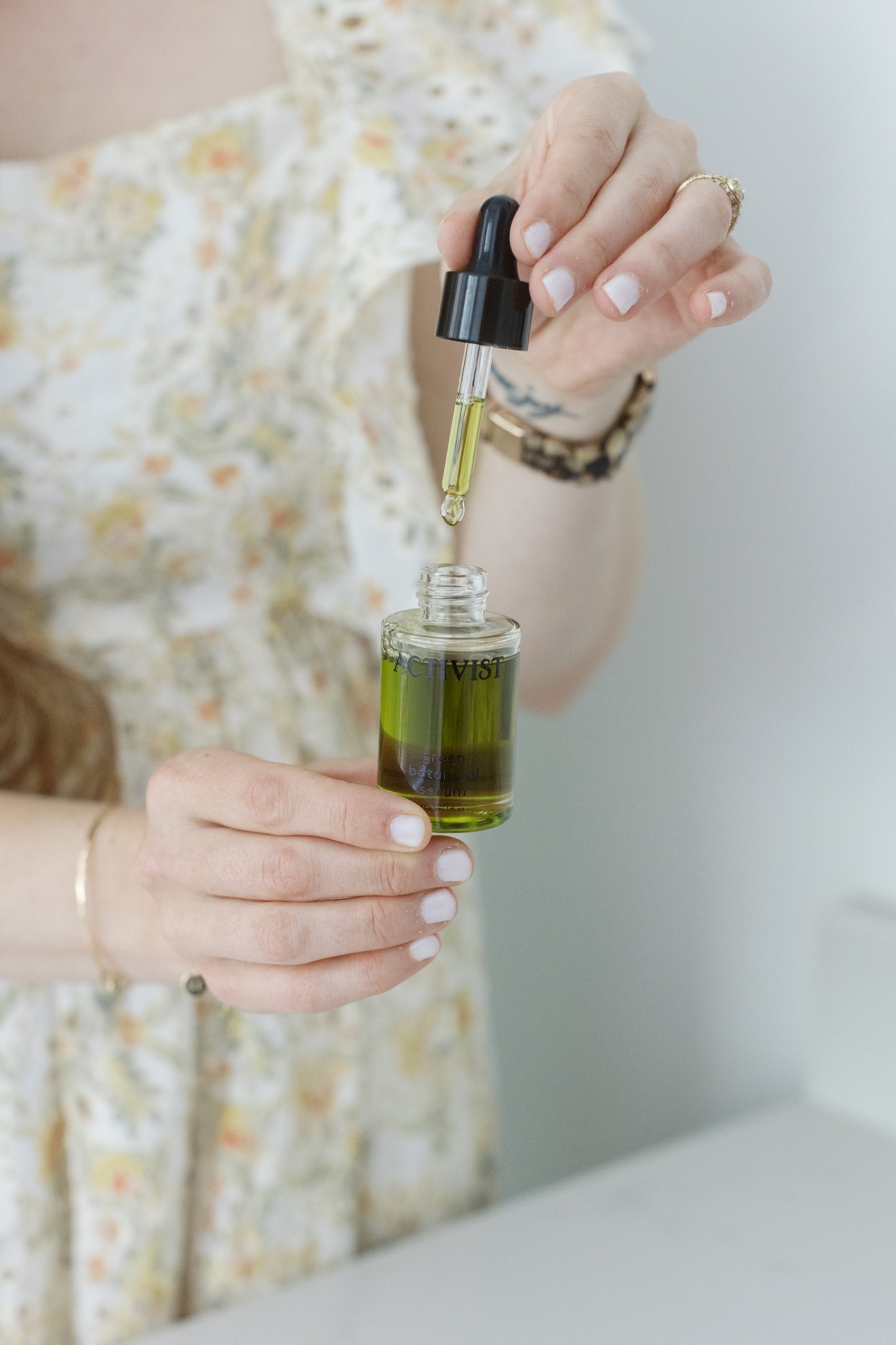 A bottle of Mānuka Green Botanical Serum